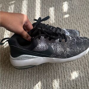 Nike Black and White Women's Sneakers